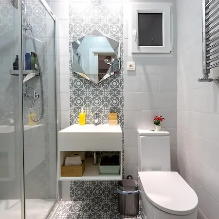 Апартаменти Inside Old Town By Eba Homes